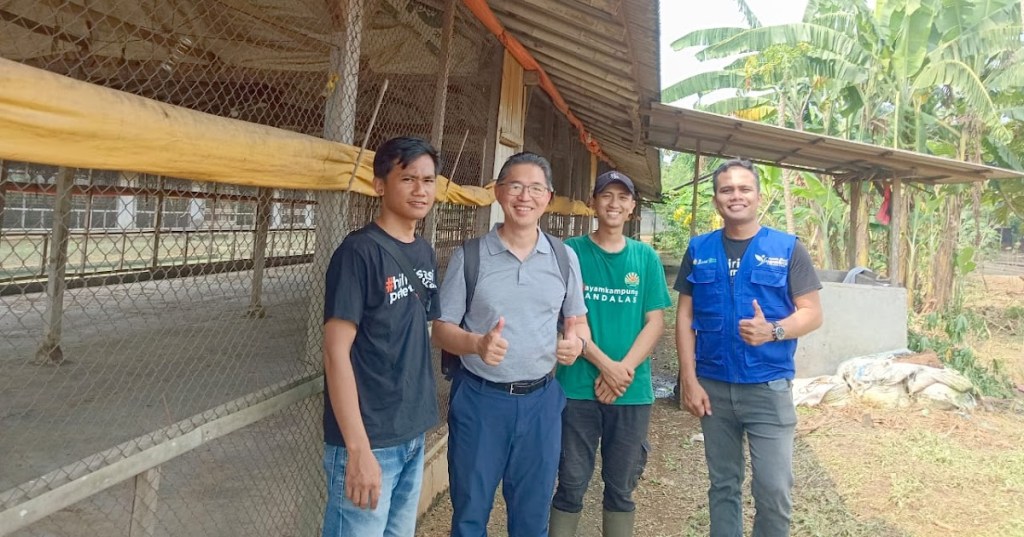 PROFESOR BISNIS DARI BRASIL SAMBANGI AYAM KAMPUNG&nbsp;ANDALAS