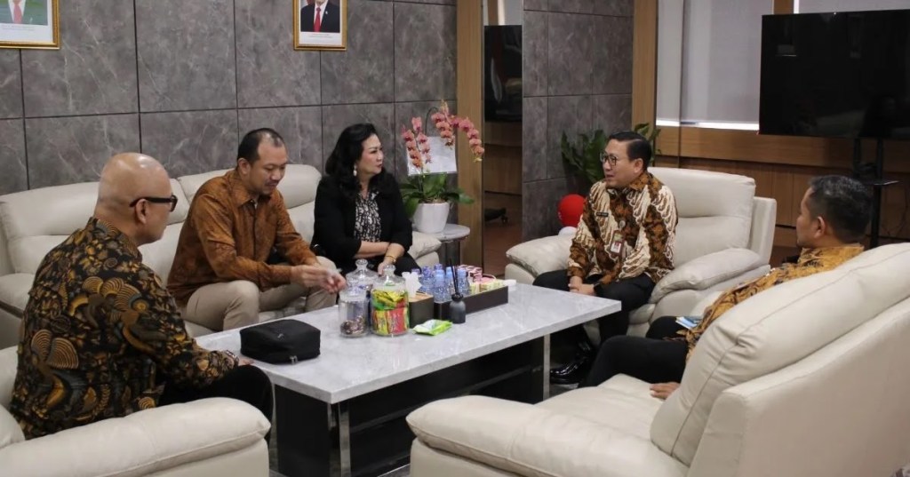 INVESTOR TIONGKOK BERMINAT BERINVESTASI DI SEKTOR SAPI PERAH RI